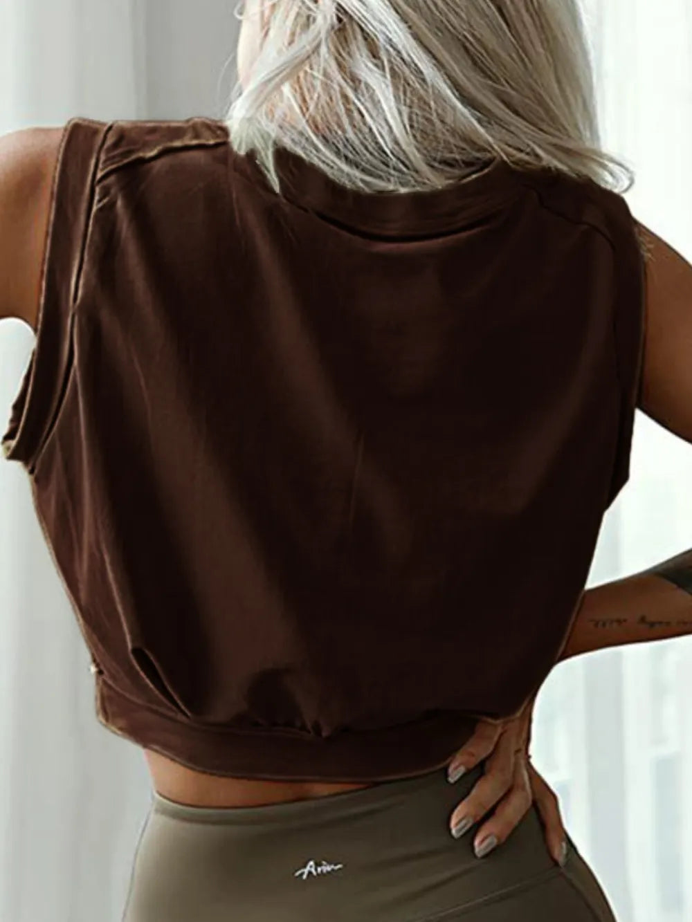 Round Neck Cropped Active Top Carauana Store