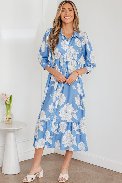 Robe longue bleu ciel à imprimé floral, col boutonné, manches 3/4 et ourlet à volants