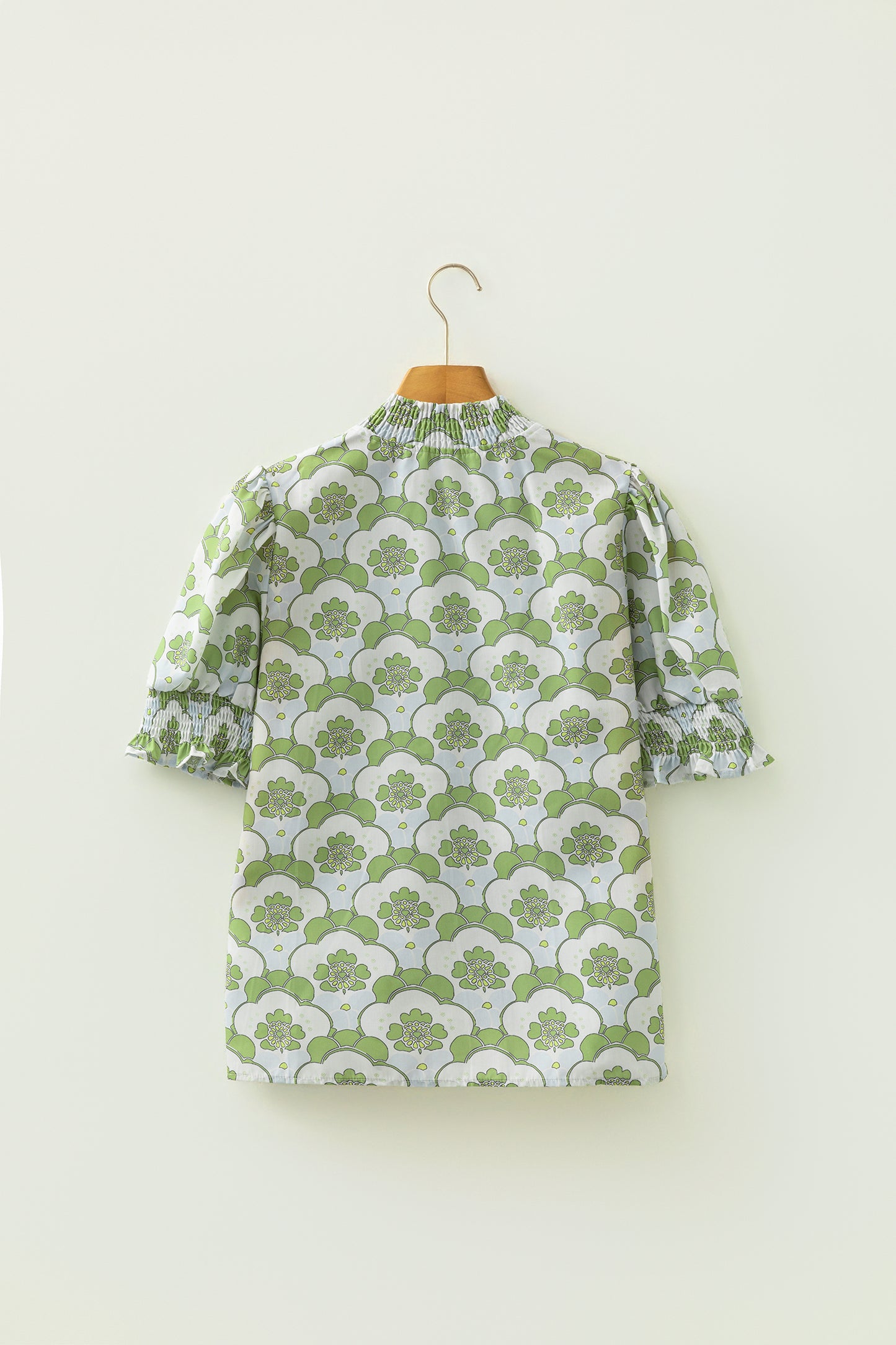 Blouse d'été à manches courtes et volants, imprimé floral vert nuageux