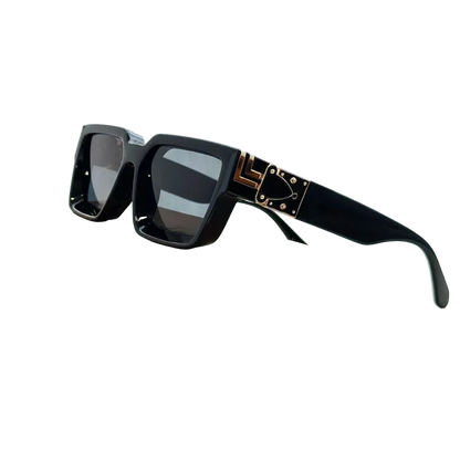 Black Carauana Millionaire GO1 with decorative strap on a cardboard box