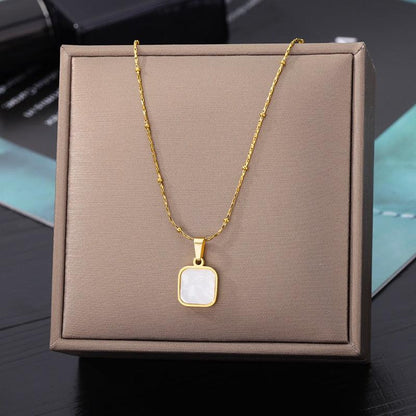 Vintage Rust Steel Zircon Necklace Flat Snake Bone Chain Blade Chain Square Emerald Pendant Necklace Women