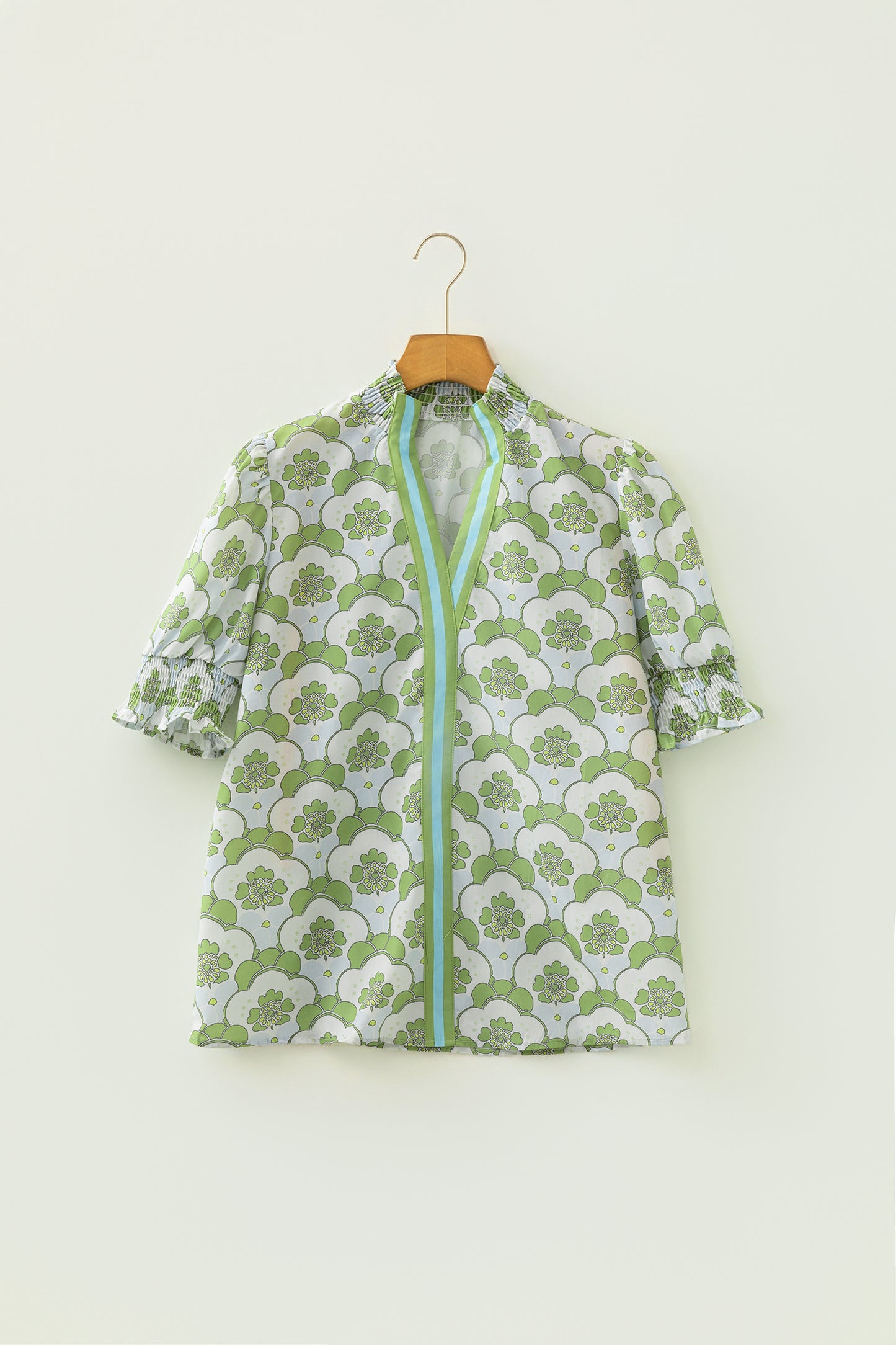 Blouse d'été à manches courtes et volants, imprimé floral vert nuageux